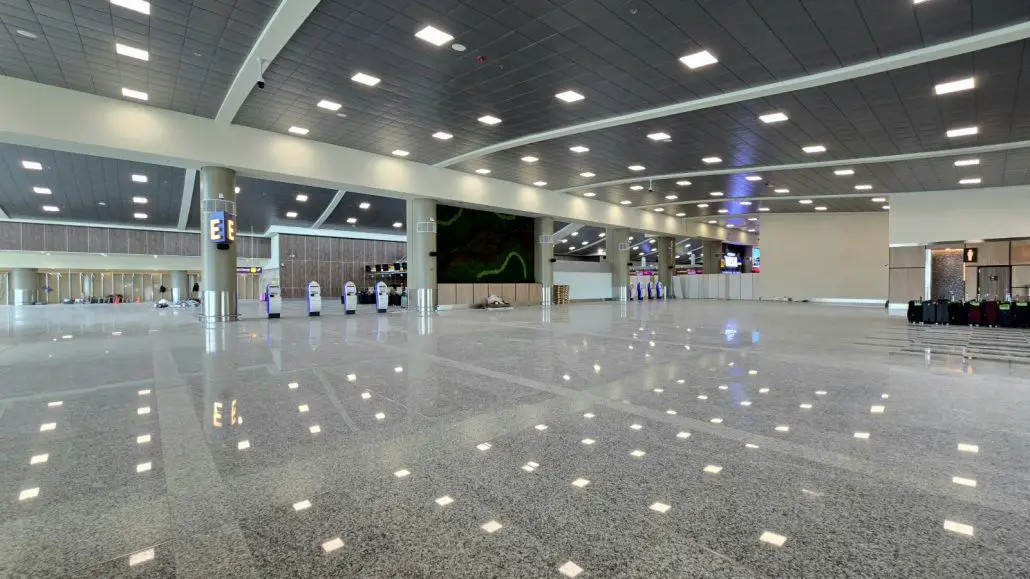 avanzamento del processo di costruzione espansione aeroporto internazionale maresciallo sucre di quito ubicazione dei voli delle compagnie aeree uffici di controllo