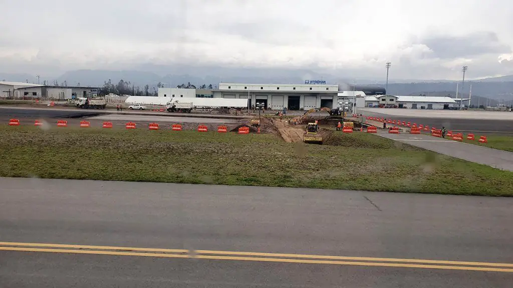 ampliación calle de rodaje B aeropuerto de Quito