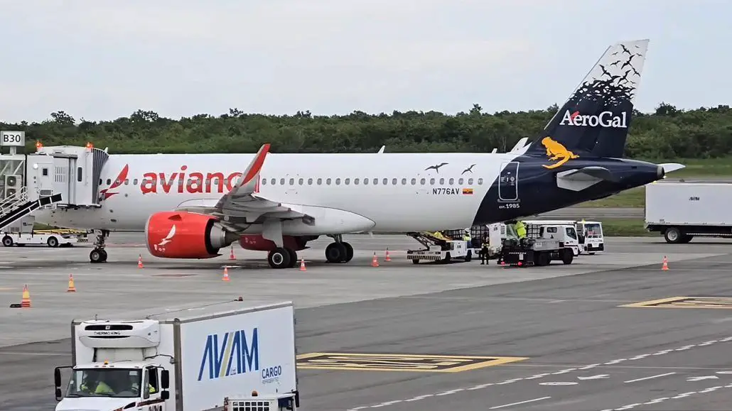 Avianca Ecuador rutas vuelos Quito Guayaquil Cordoba Argentina Bogota Colombia precios horarios costo itinerario ruta servicio flota aviones