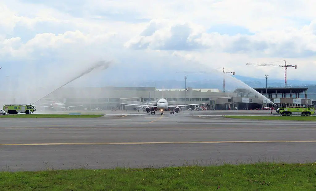 avianca vuelos ecuador costa rica quito san jose los angeles nueva york conexiones