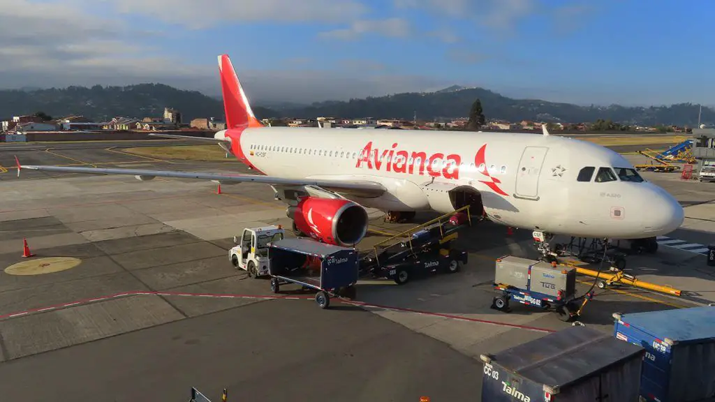 avianca pasajeros equair vuelos afectados cancelacion proceso pasajes aeropuerto aeropuertos quito guayaquil san cristobal baltra manta