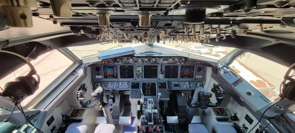 boeing 737 equair aviones flota vuelos horarios costos nueva aerolinea ecuador