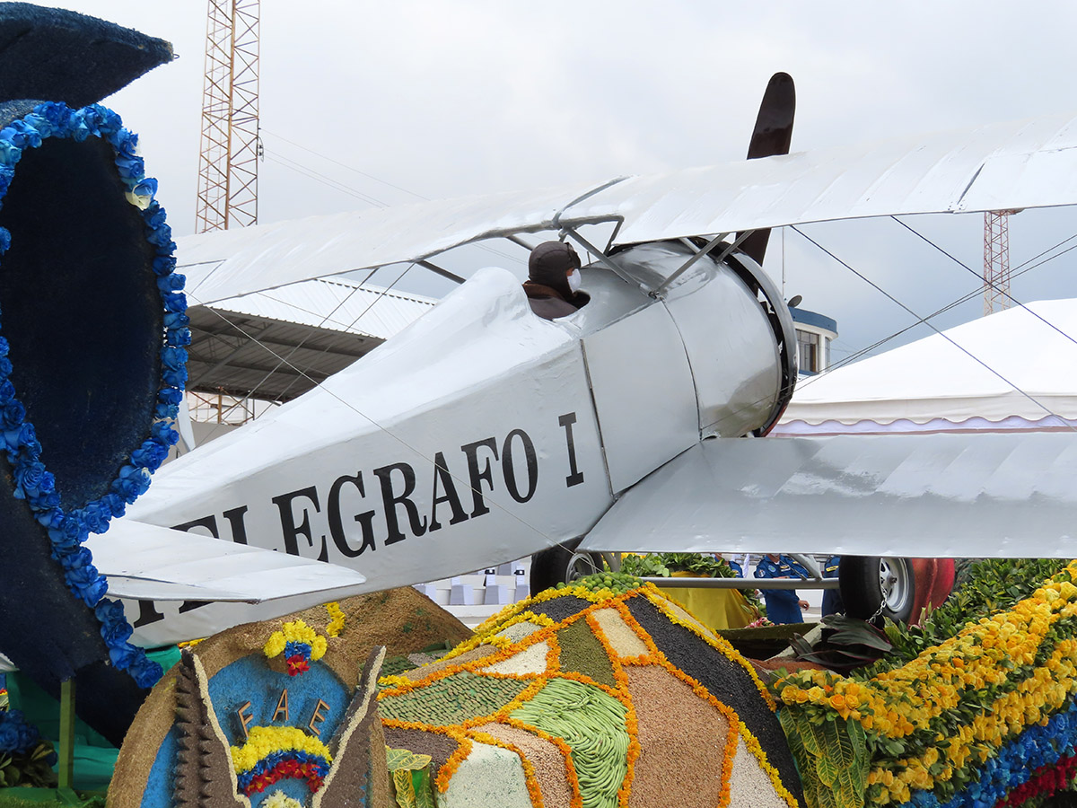 aniversario fuerza aerea ecuatoriana desfile aereo aviones