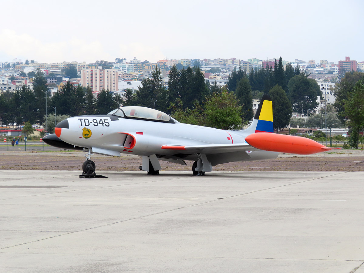 aniversario fuerza aerea ecuatoriana desfile aereo aviones