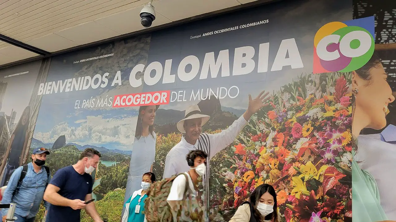 Colombia elimina todos los requisitos de salud colombia elimina todos los requisitos sanitarios salud pcr mascarilla tapabocas cubrebocas check mig carne de vacunacion vuelos viaje internacional migracion