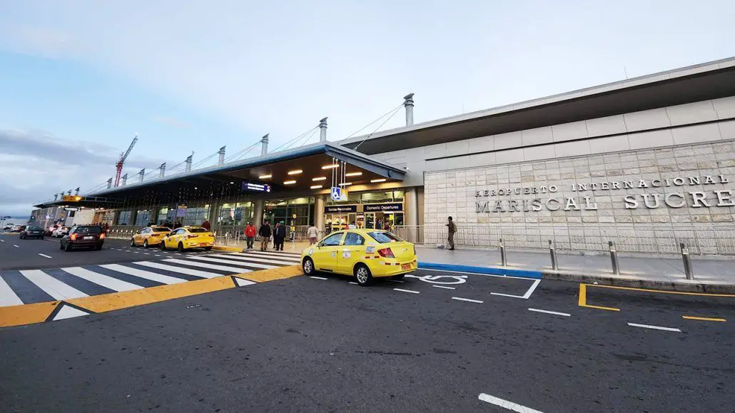 como llegar aeropuerto de Quito vias de acceso transporte buses Uber aeroservicios precio costo Rio Coca Quitumbre Carcelen