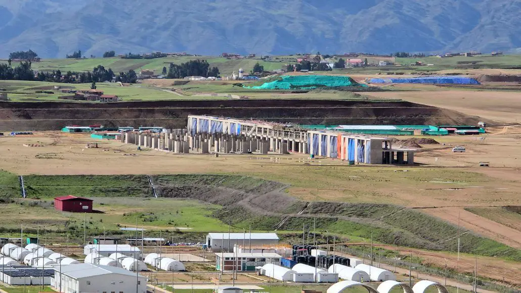construccion nuevo aeropuerto Cusco ubicado en Chinchero caracteristicas terminal capacidad pista de aterrizaje torre de control vuelos aerolineas