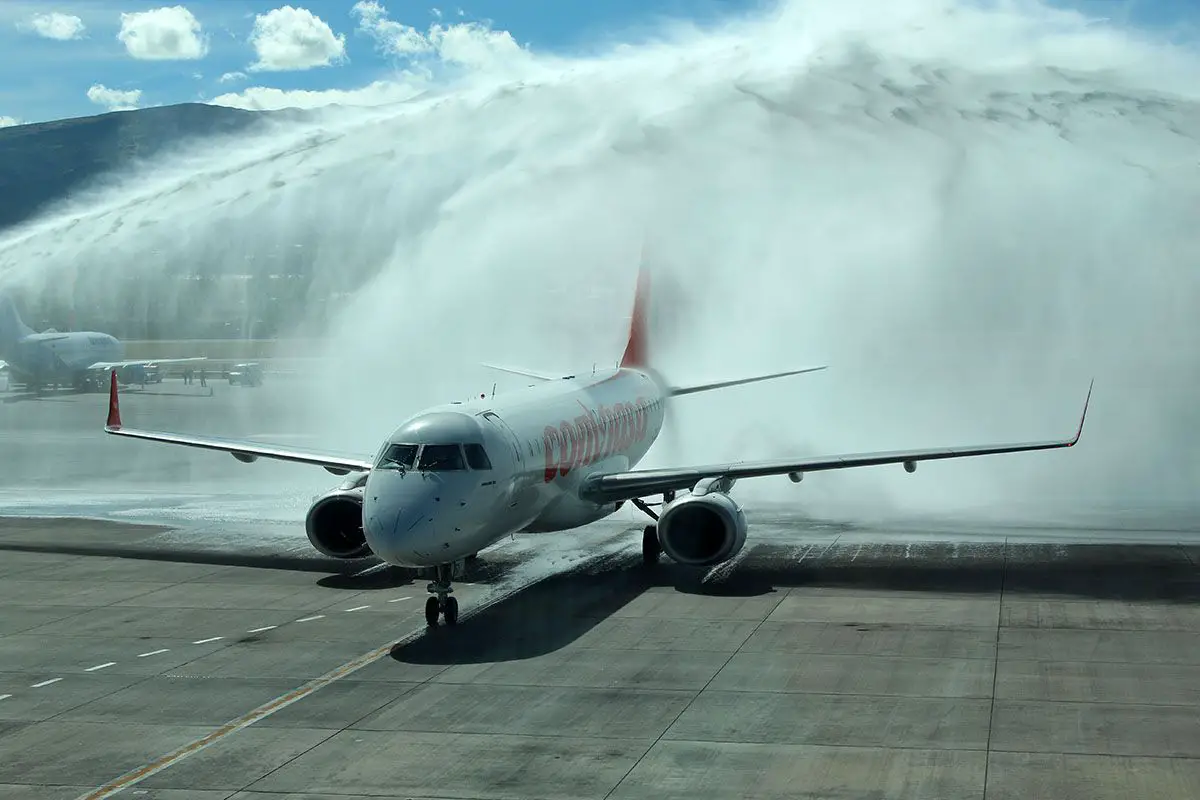 Iniciaron los vuelos de Conviasa a Quito Conviasa a Quito