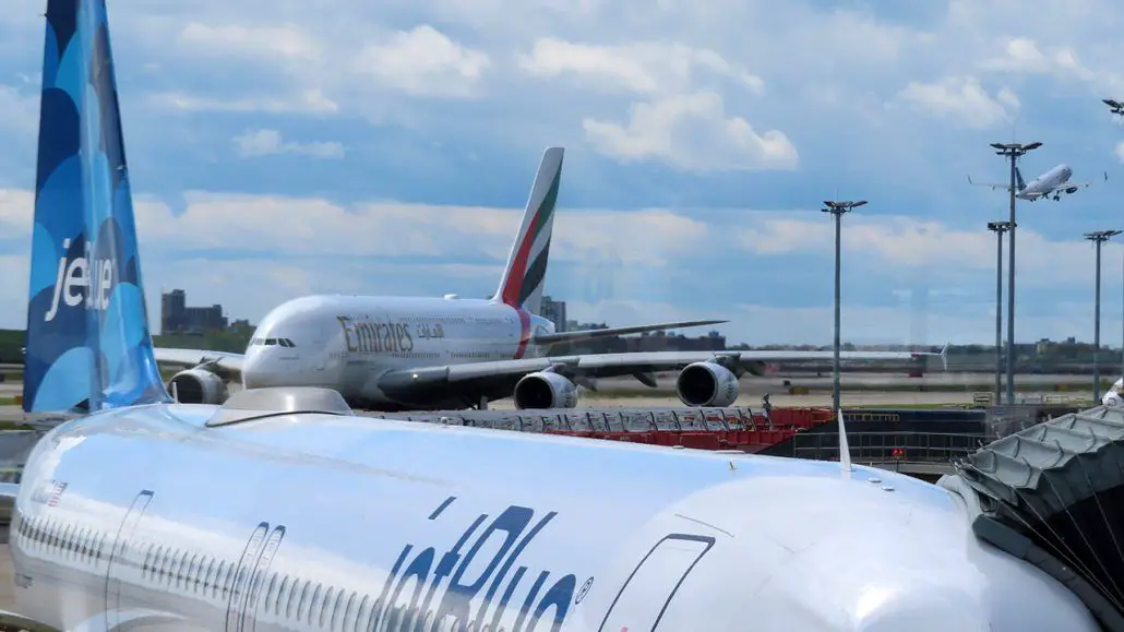 8 coisas para fazer enquanto espera no aeroporto ideias sugestões para passar o tempo