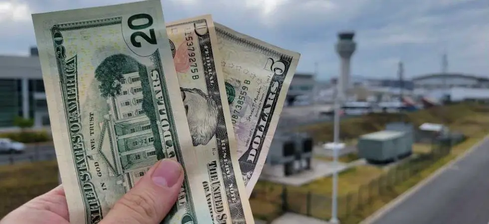 Сколько денег можно снять через аэропорты Эквадор Кито Гуаякиль пересечение международной границы наличными серебряными банкнотами
