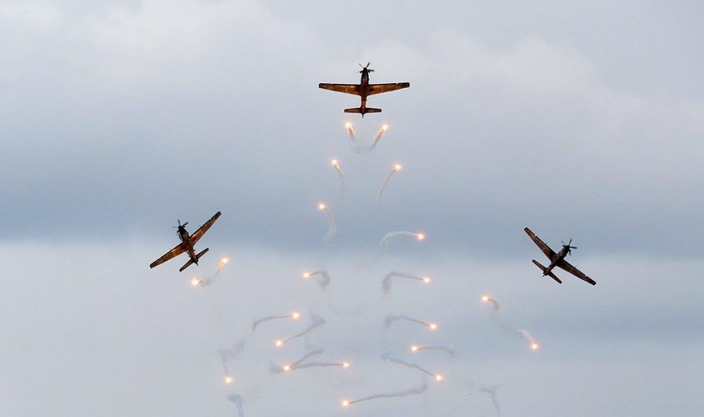aniversário do centenário da força aérea equatoriana 100 desfile aéreo anos