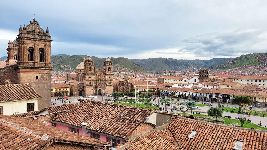 cusco un día que hacer conocer visitar museos ruinas arqueologicas Q'enqo Tambomachay Puka Pukara Sacsayhuamán catedral museo Qorikancha valle sagrado mercado san pedro precio costo recomendaciones tips que visitar conocer hacer comida gastronomia restaurantes presupuesto visita corta pocos dias Machu Picchu
