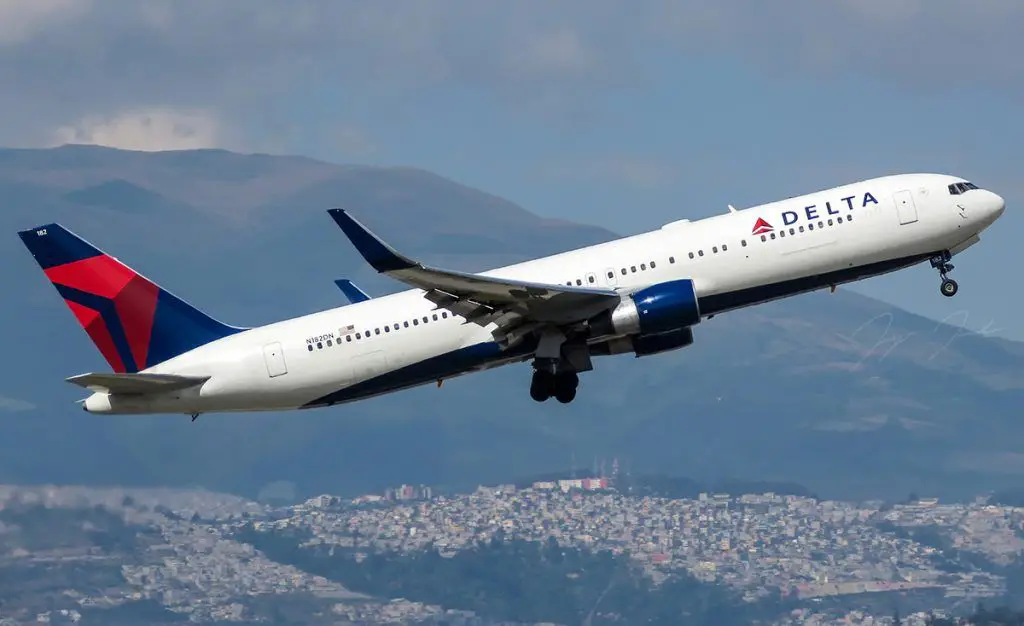 delta air lines flights quito atlanta boeing 767 cost schedules itinerary destinations airport