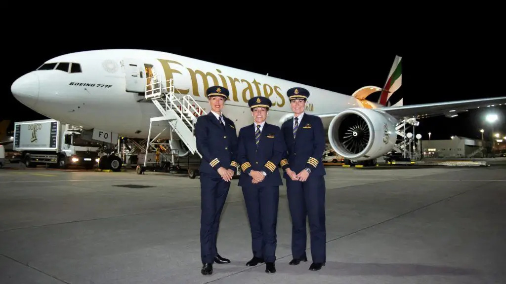 Mujeres Piloto en aviación vuelos pilotos oportunidades trabajo aerolínea escuela formación