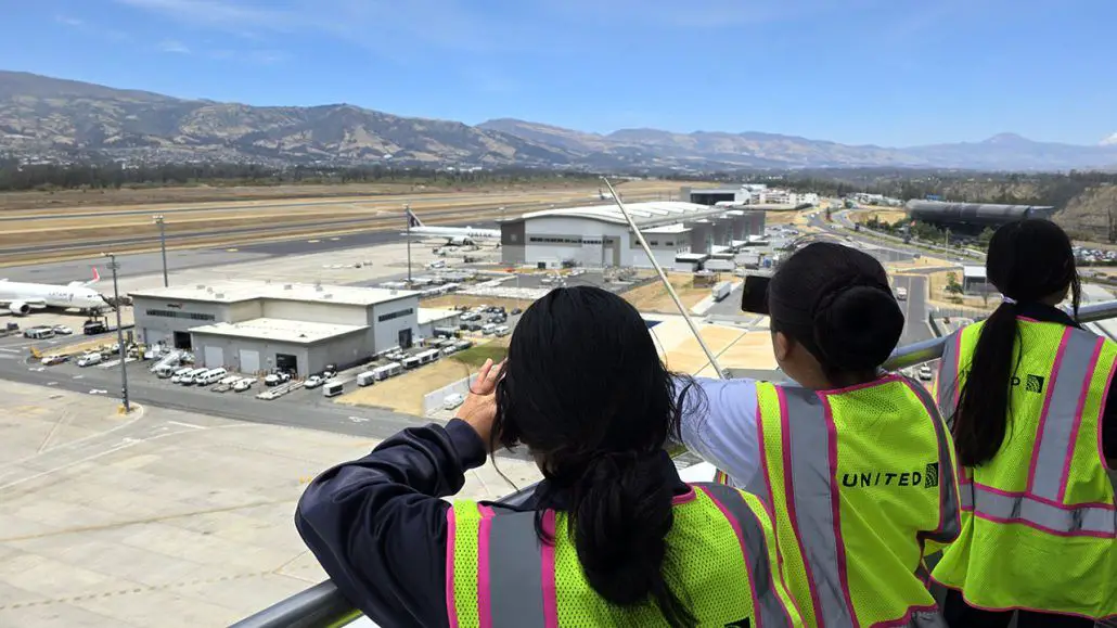 Día de las Niñas en la Aviación United Airlines Quito Ecuador