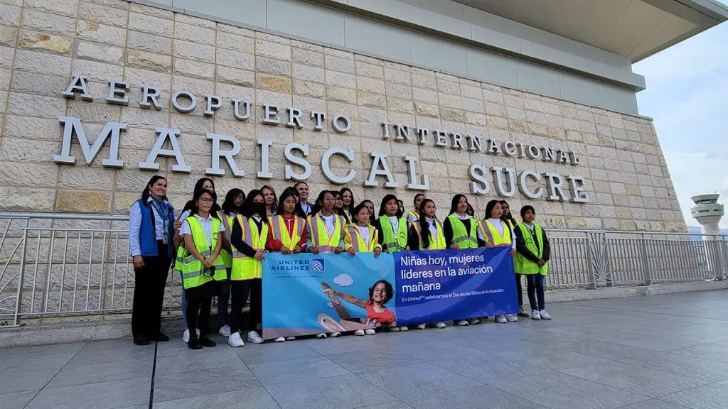 dia de las niñas en aviacion United Airlines y Aeropuerto de Quito recorrido
