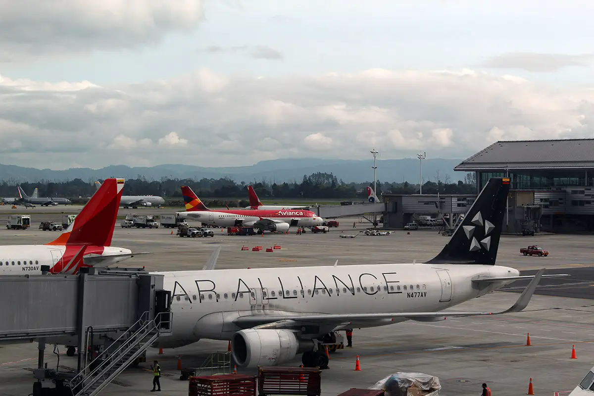Febrero: nuevos requisitos para viajar a Colombia diciembre requisitos viajar colombia vuelos internacionales pasaporte visa cedula prueba negativa pcr carne de vacuacion vacuna bogota medellin cali cucuta cartagena