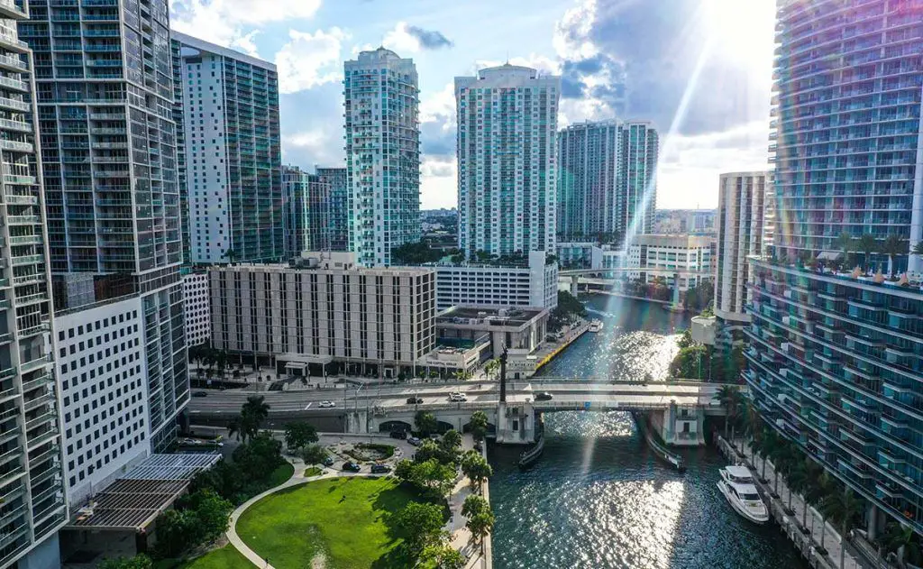 ecuador viajes florida vuelos visitantes miami fort lauderdale orlando tampa beach vuelo american airlines latam ecuador