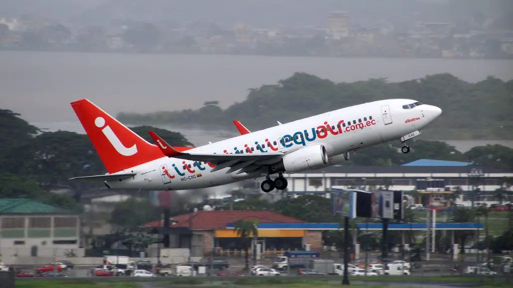 equair cierra vuelos operaciones rutas destinos quito guayaquil baltra san cristobal loja coca suspension