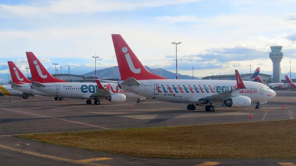 equair devuele aviones Boeing 77-700 HC-CXB HC-CXS HC-CXC cierre aerolinea vuelos devolucion rutas frecuencias