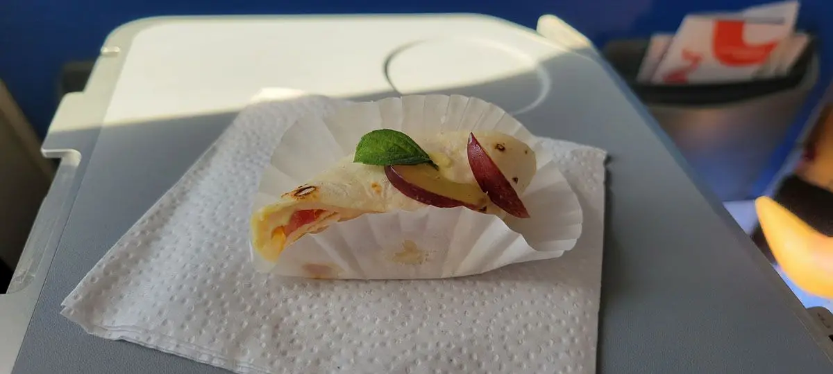servicio de comida abordo aviones vuelos equair