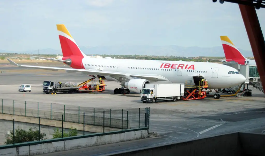 L'Espagne élimine les exigences sanitaires covid-19 restrictions de voyage vols internationaux documents visa d'entrée compagnies aériennes carte de vaccination pcr