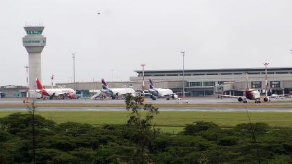 estadisticas aviacion ecuador ecuatoriana 2024 vuelos aeropuertos aerolineas Quito Guayaquil Manta Cuenca LATAM ECUADOR Avianca Ecuador Aeroregional Copa JetBlue