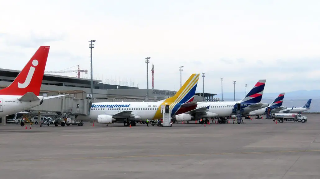 estadisticas vuelos pasajeros aerolineas aeropuertos quito guayaquil manta cuenta Ecuador viajeros 2023