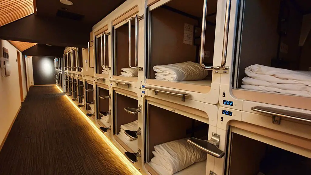 hotel cápsula tokio experiencia que tal es recomendacion hoteles capsulas noches costo como es recomendable japon