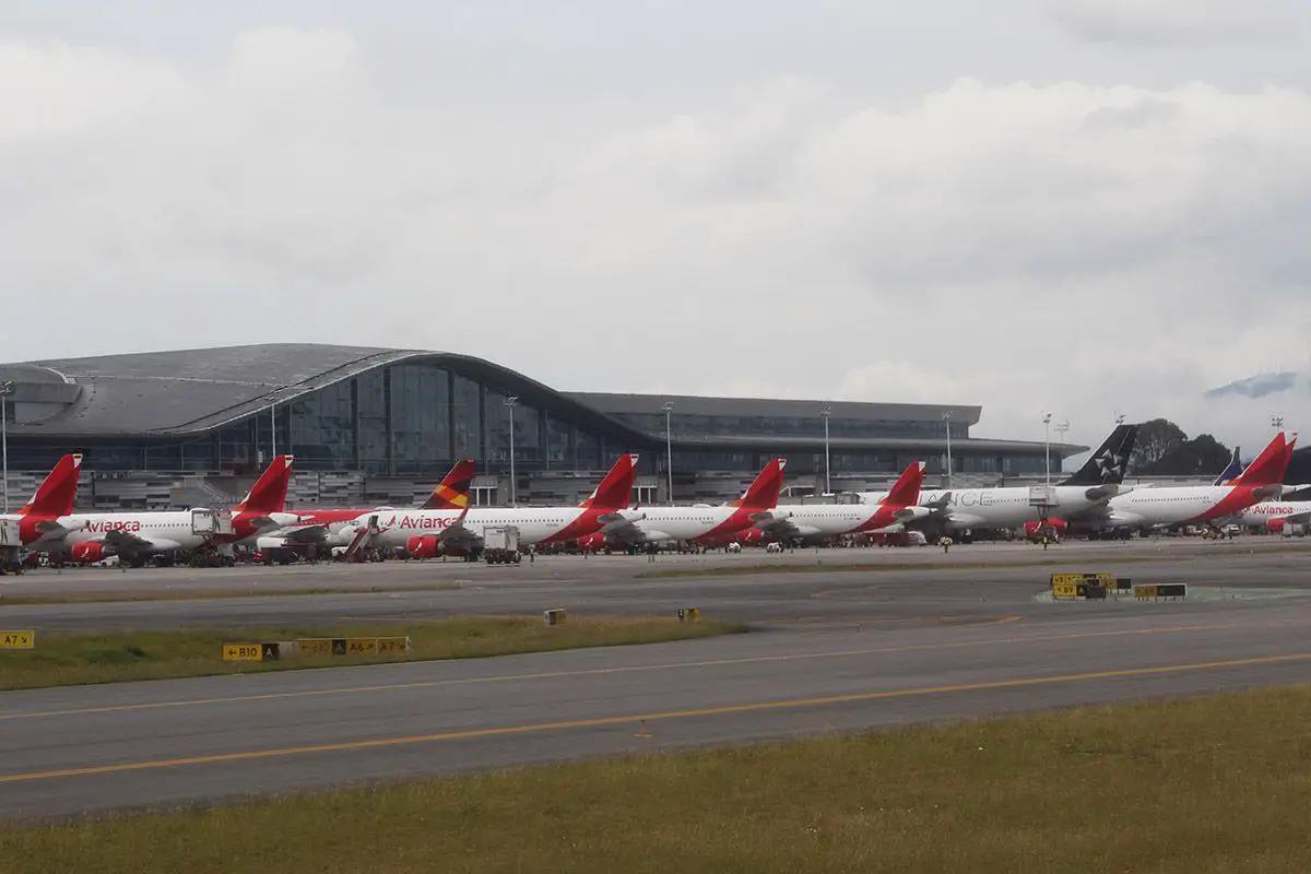 Fechas en las que países de Latinoamérica reanudan vuelos comerciales