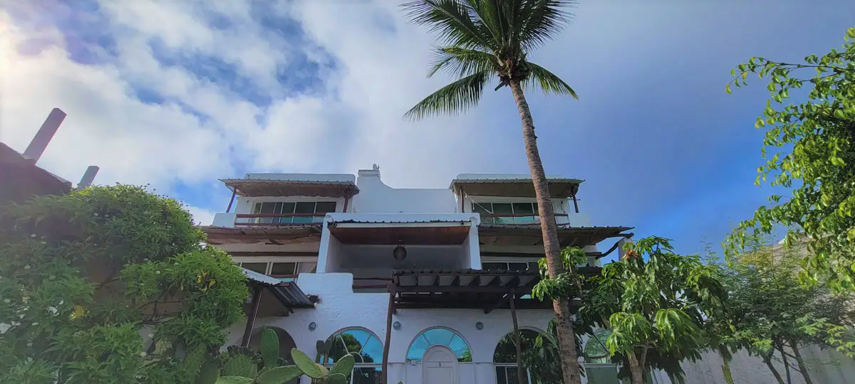 Este é o hotel Casa Opuntia na Ilha de San Cristóbal em Galápagosto localização hotel casa opuntial san cristobal galapagos hospedaje donde quedarse costo ubicacion