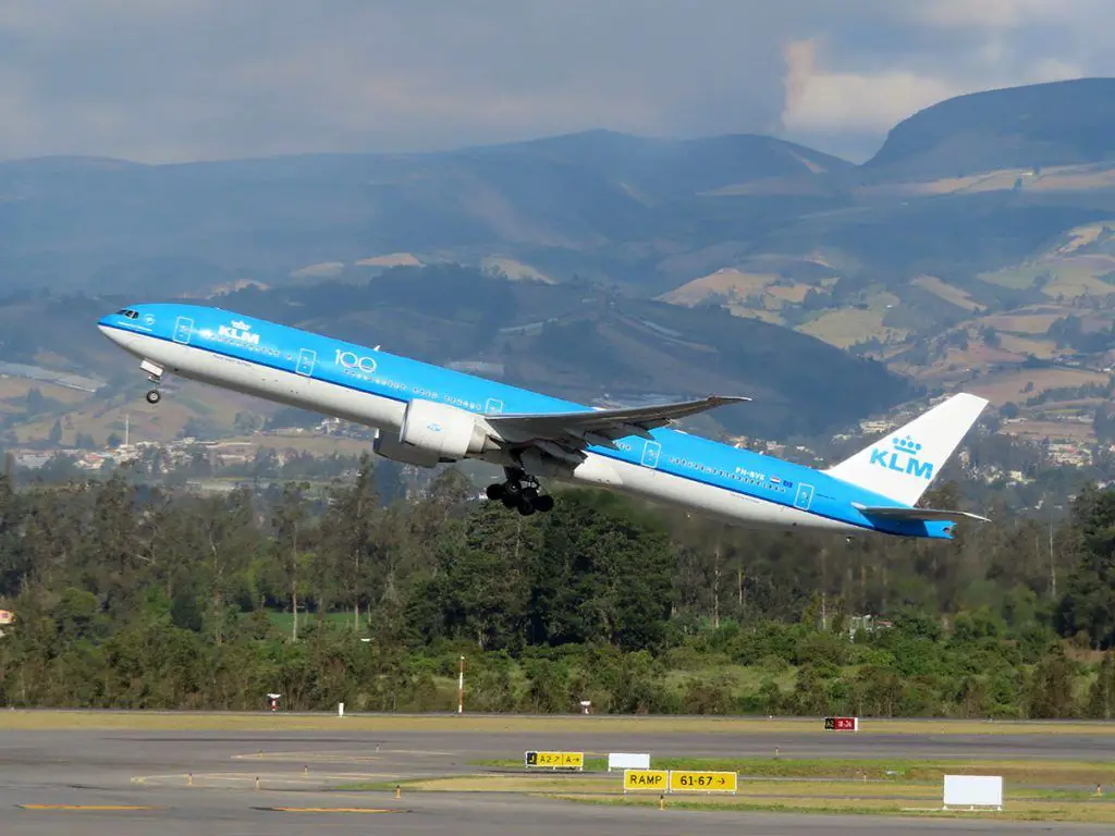 IATA impuestos Ecuador eliminar eco delta isd salida de divisas