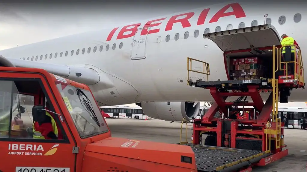 iberia flores rosas carga IAG Cargo vuelos Quito Bogota Colombia Ecuador San Valentin 2024