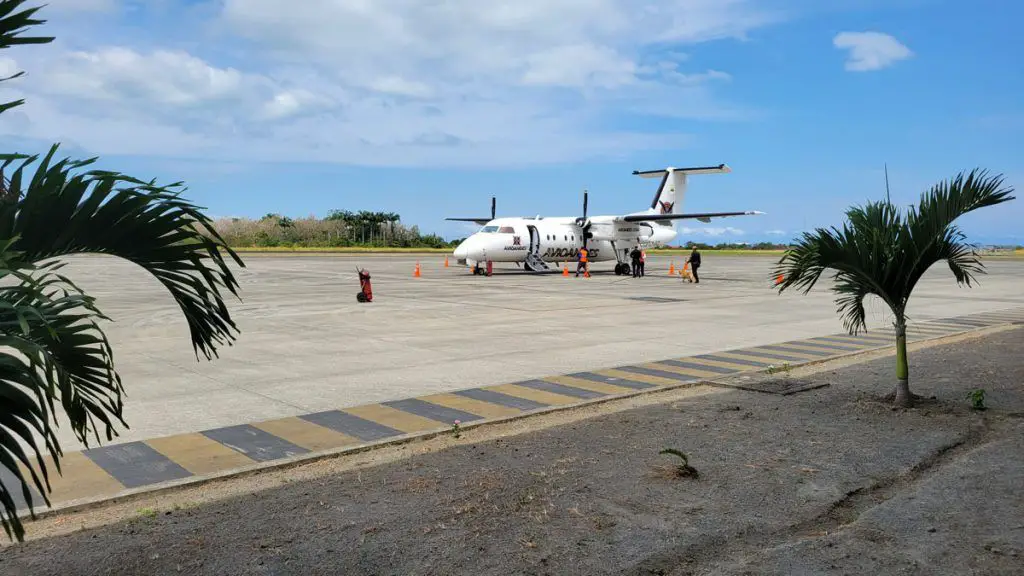 vuelos Quito Esmeraldas charter avioandes cartavia guayaquil costos horarios precio avion dash 8