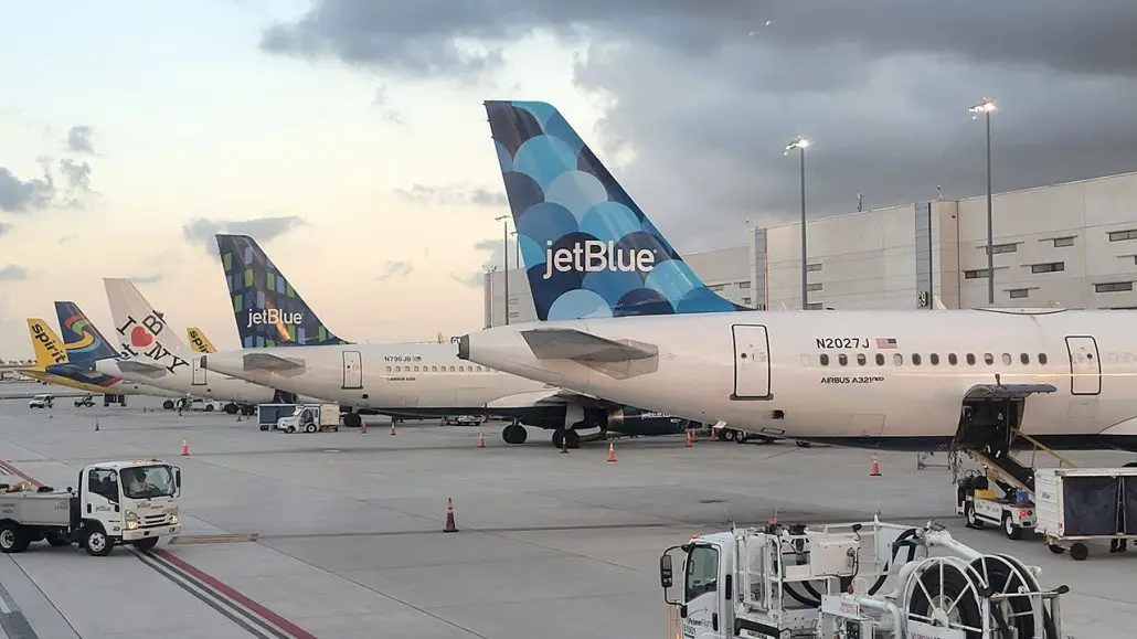 jetblue expands flights destinations routes Latin America San Pedro Sula Honduras Santo Domingo Dominican Republic Guatemala New York Newark destinations schedules luggage service