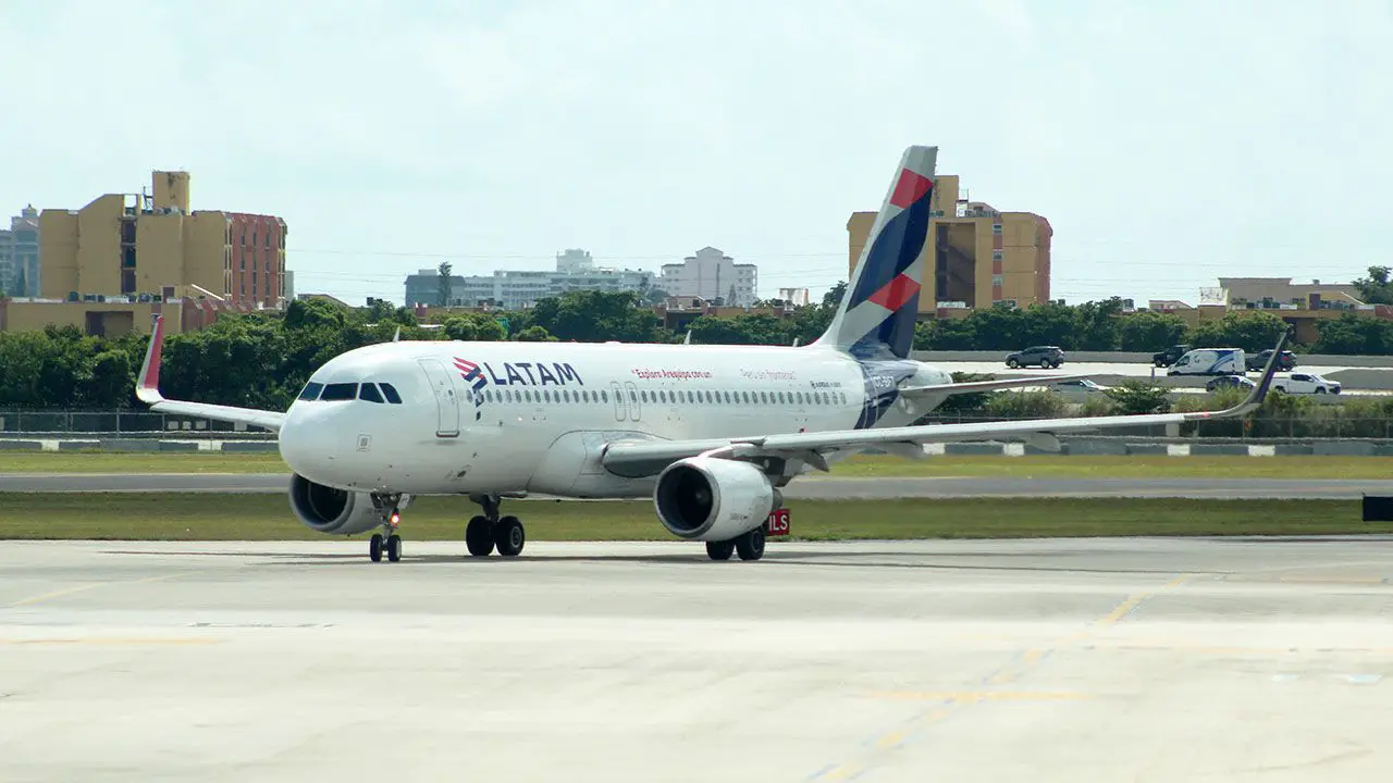 LATAM cierra 2022 con $2.300 millones de liquidez latam liquidez cierre fiscal 2022 operaciones vuelos resultados