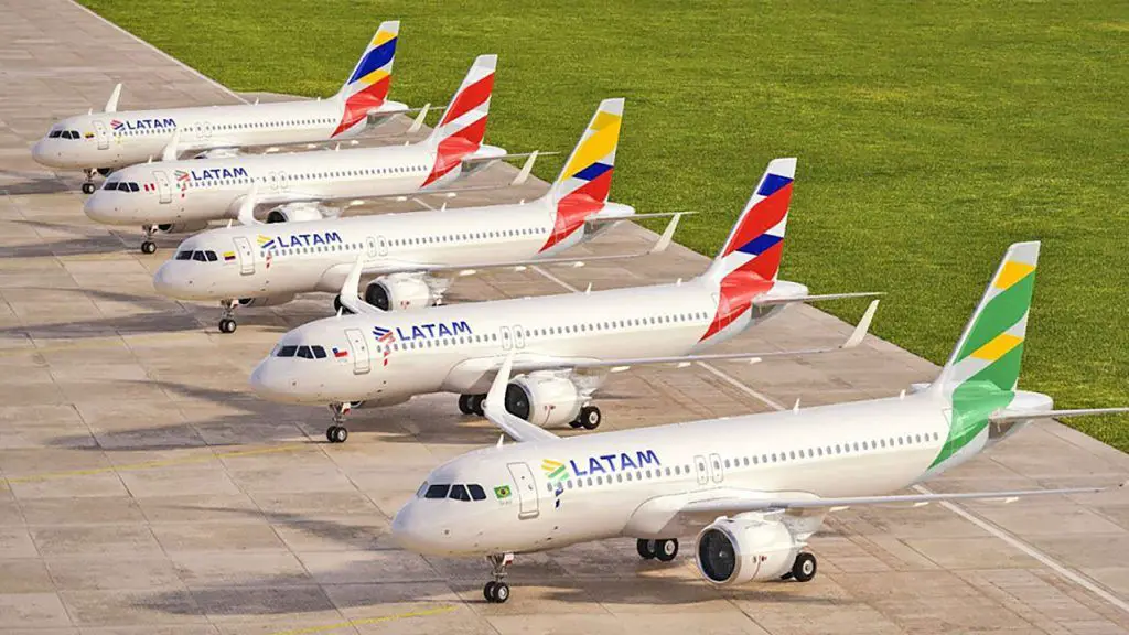 latam airlines will paint airplanes special colors Brazil Chile Colombia Peru Ecuador subsidiary subsidiaries countries Airbus A320 fleet