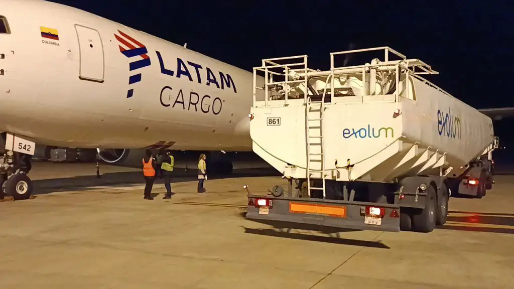 latam airlines group latam cargo primer vuelo internacional saf combustible sostenible aviacion