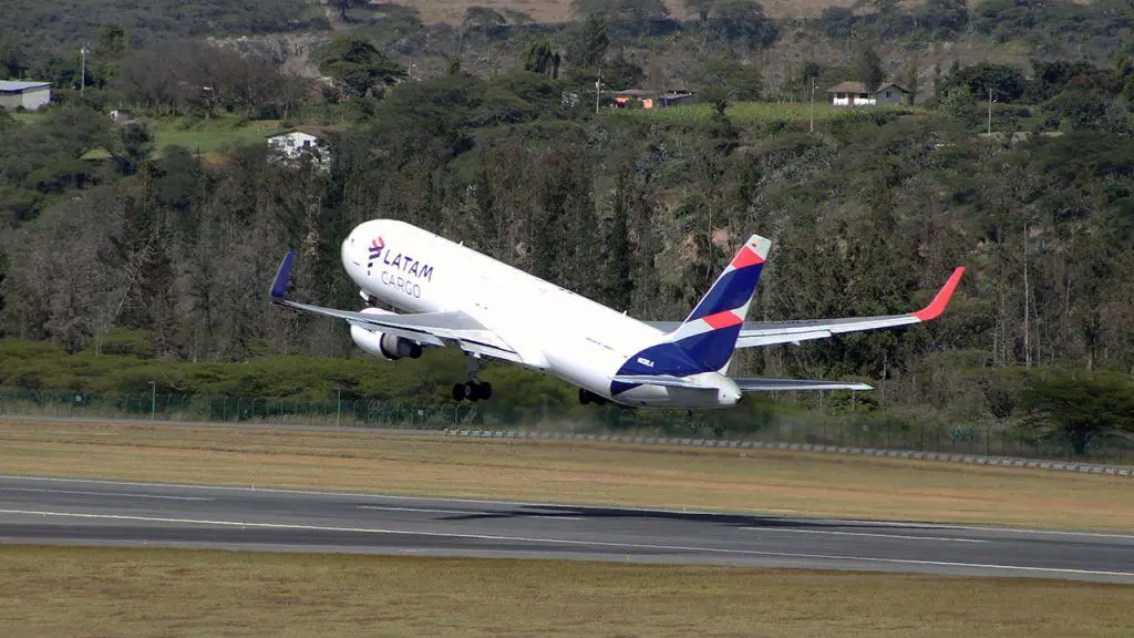 LATAM Cargo Ecuador transporte flores san valentin 2024 toneladas