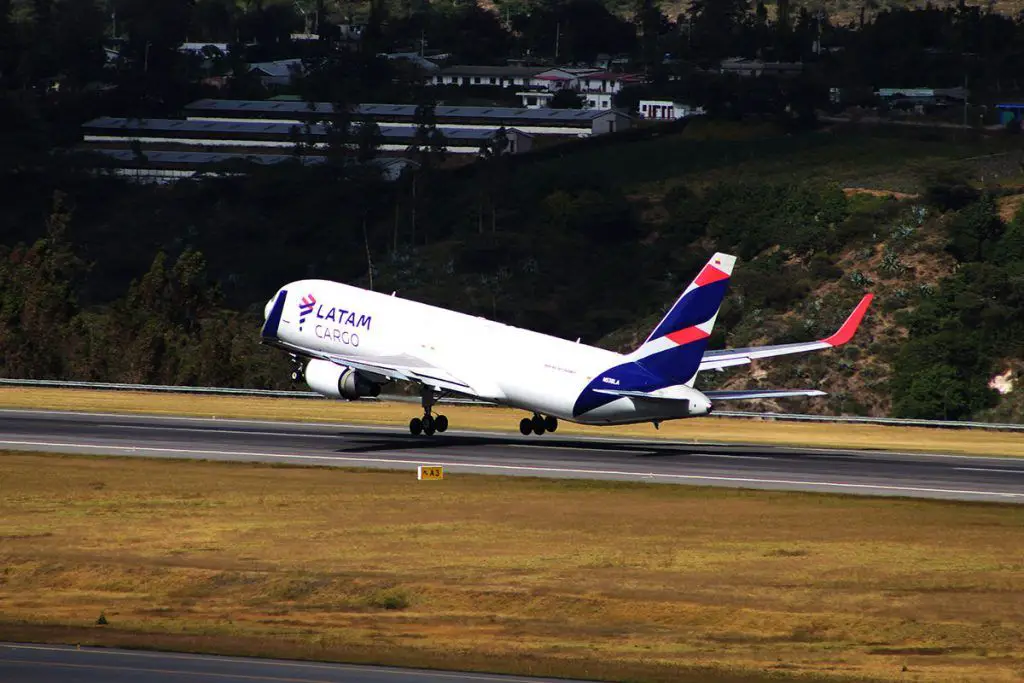 latam cargo flores san valentin ecuador colombia