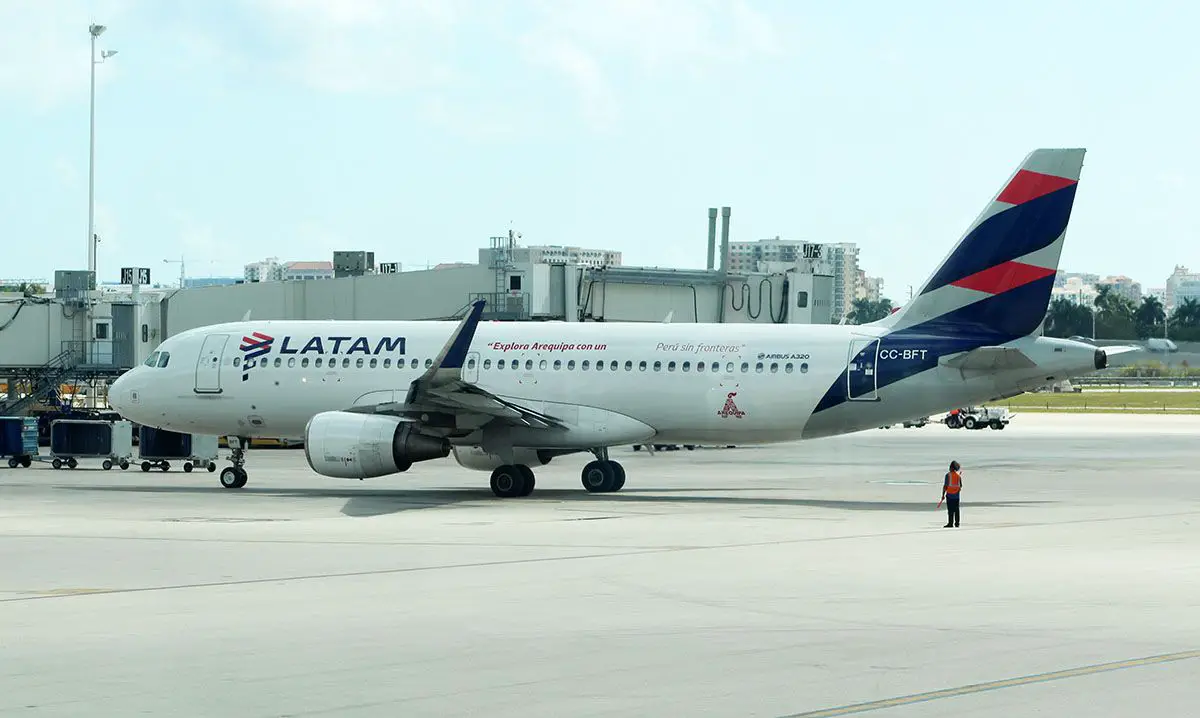LATAM cierra el año con 85% de su operación latam cierre año 2022 85% operaciones vuelos destinos rutas brasil colombia peru ecuador chile argentina mexico