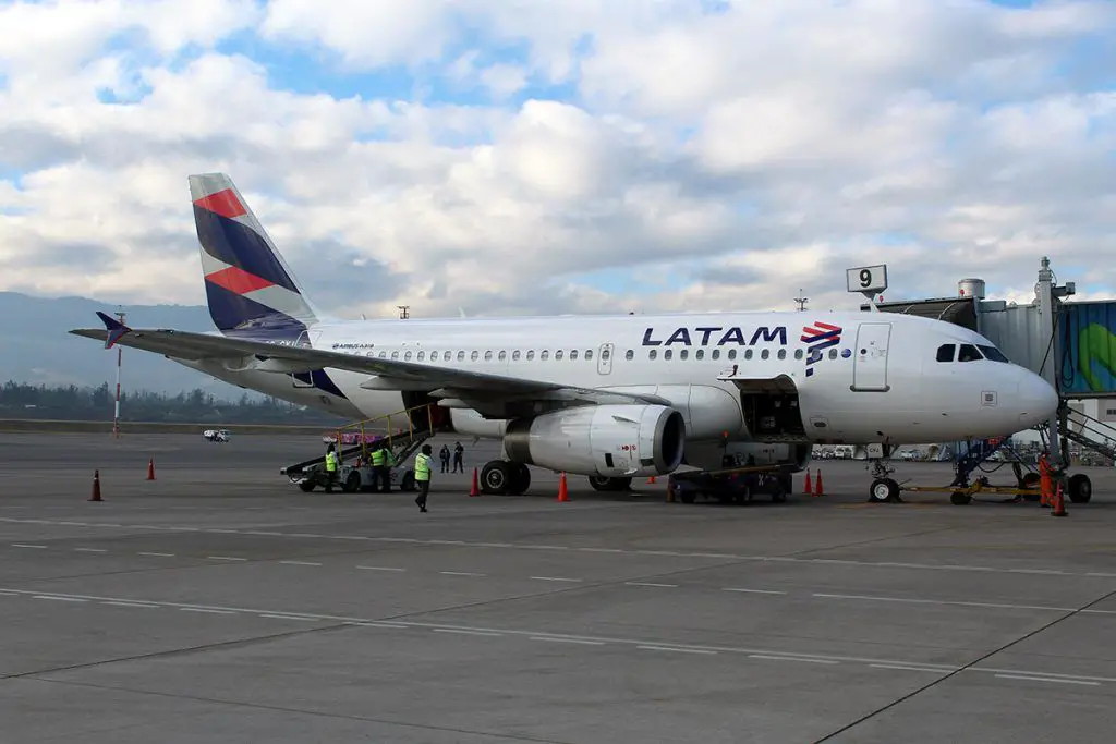 latam ecuador flights manta quito frequencies schedules prices