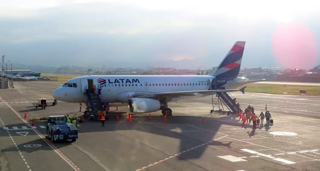 latam ecuador vuelos cuenca quito miami horarios conexion internacional