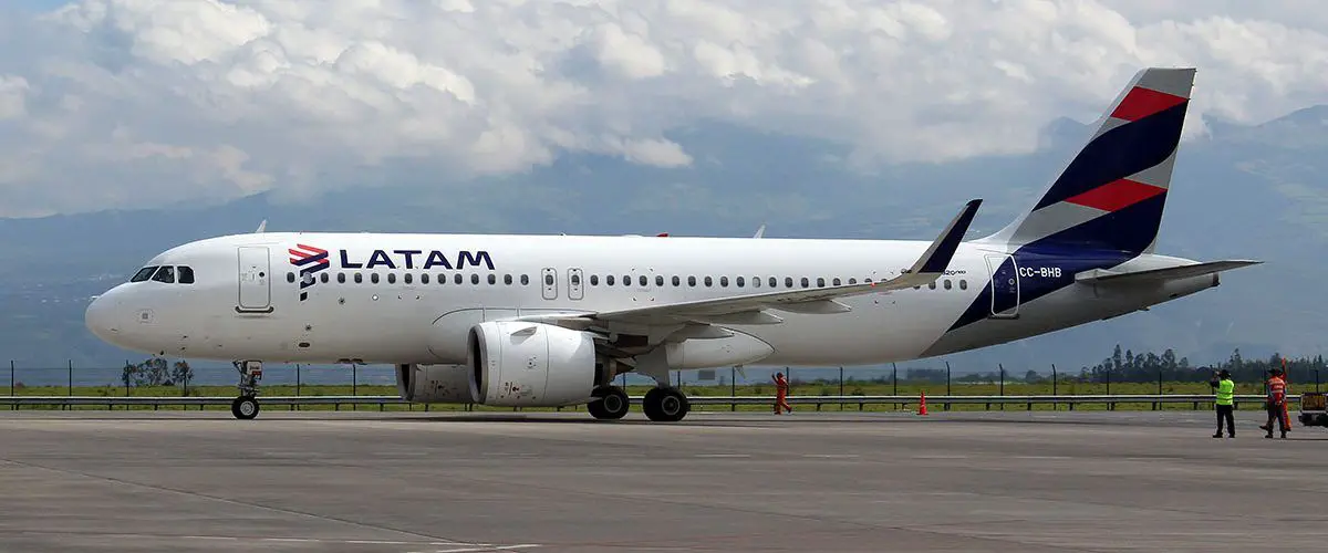 latam flights quito miami frequencies schedules flight cost international airport