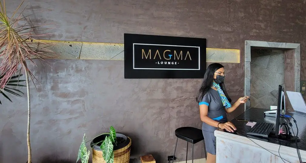 magma lounge sala vip aeropuerto san cristobal galapagos costo ingreso