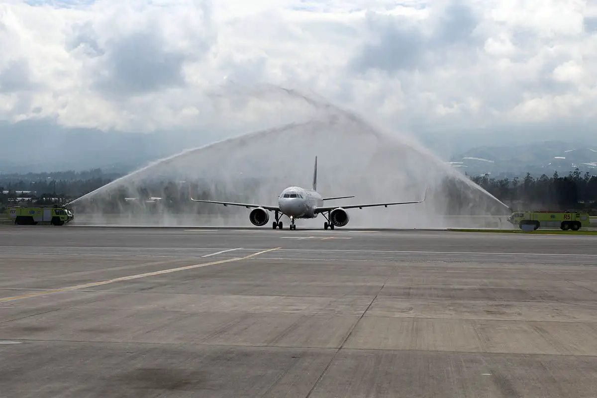 Mais companhias aéreas no Equador: o desafio de manter e crescer Más aerolíneas en Ecuador