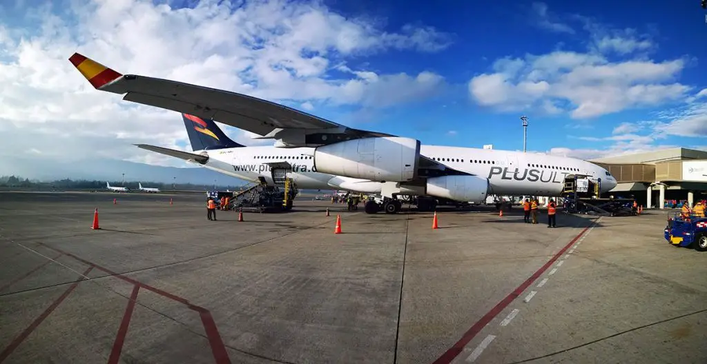 Plus Ultra ajusta su operación