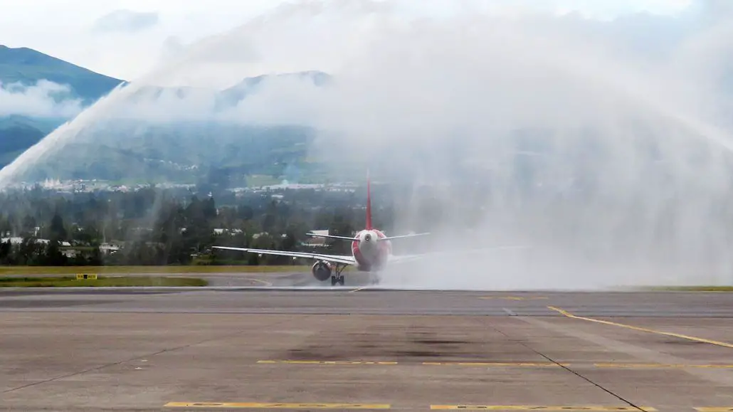 solucion vuelos aerolineas rutas destinos cabotaje vuelos domesticos Ecuador cielos abiertos totales