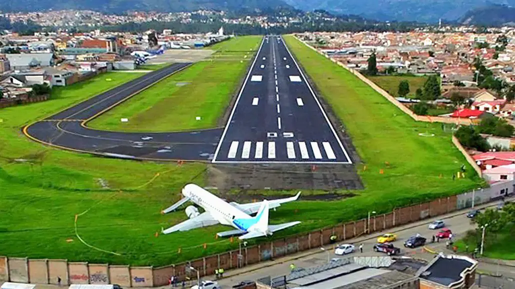 Airlineas Aiinea Airlinea Aviancas Avianca Latam Equator Flight ne peut pas atterrir aéroport marécal