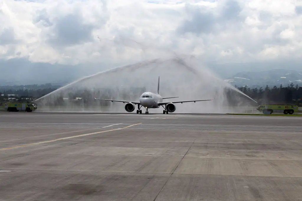 primer vuelo de LATAM Airlines entre Santiago y Quito
